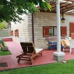 Karin Garden's *