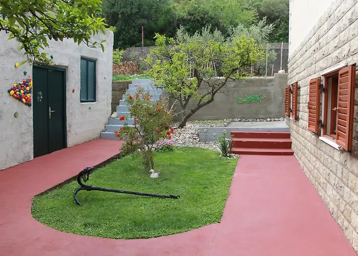 Apartment Karin Garden's