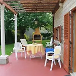 Apartman Karin Garden's *